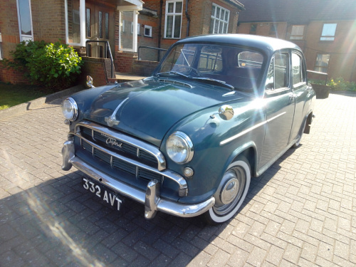 Morris Oxford Series II Saloon