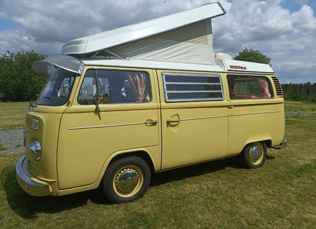 1976 VW Type 2 Bay