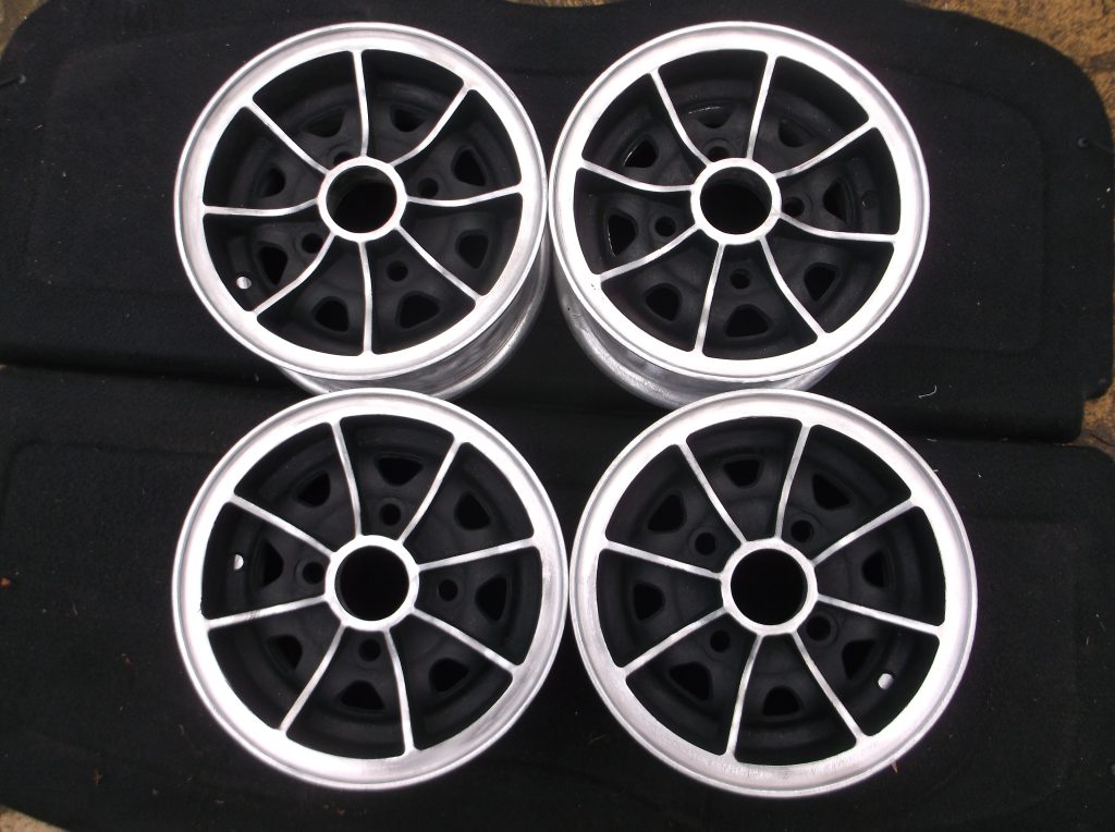 Classic mini original dunlop alloys