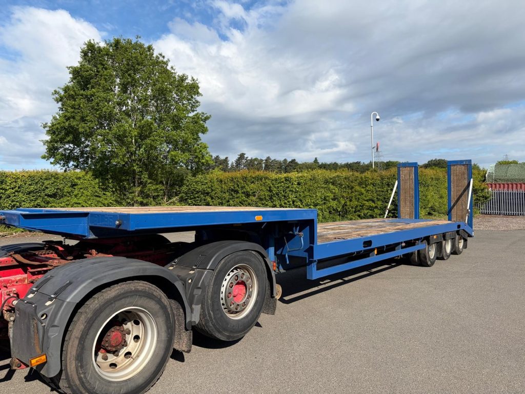 Crane Fruehauf tri axle low loader trailer