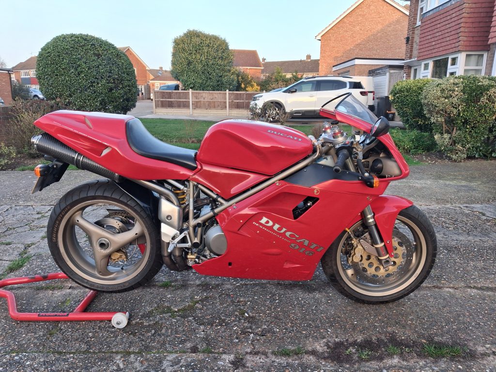 916 Strada Varese