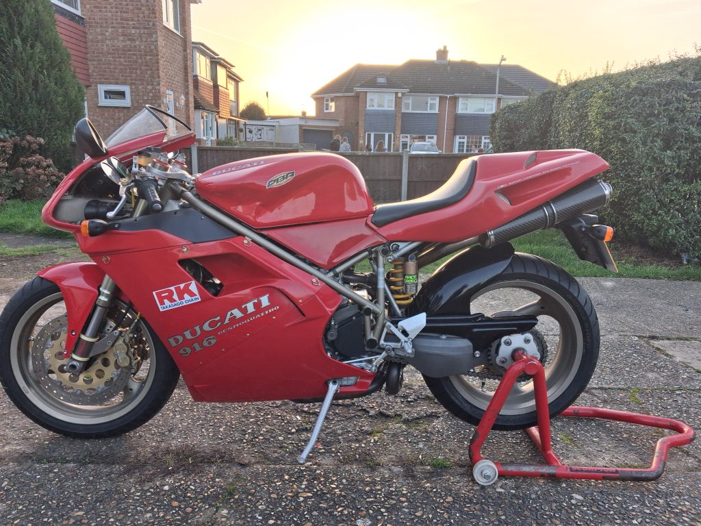 916 Strada Varese