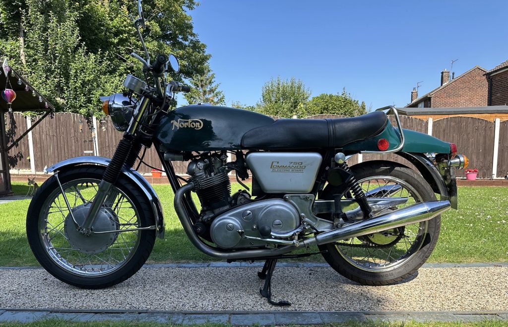 Norton Commando Fastback