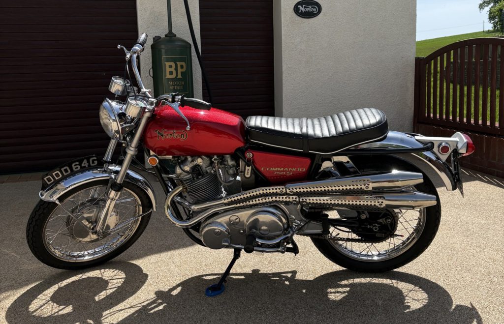 Norton Commando 750S