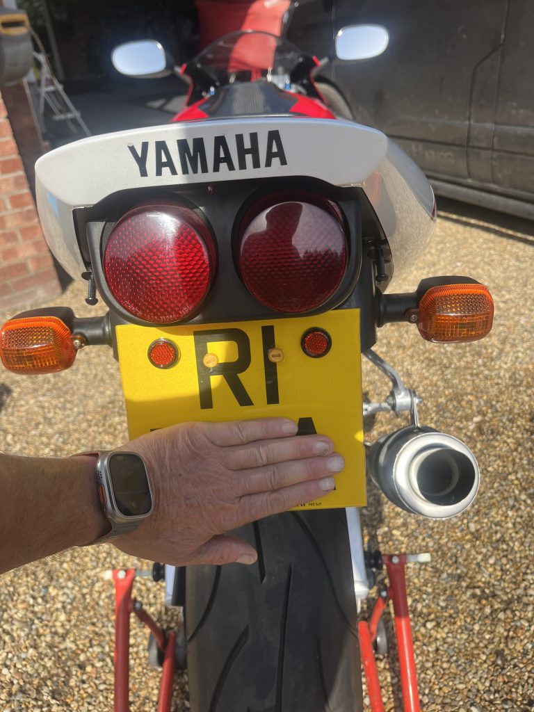 Yamaha R1 YZF