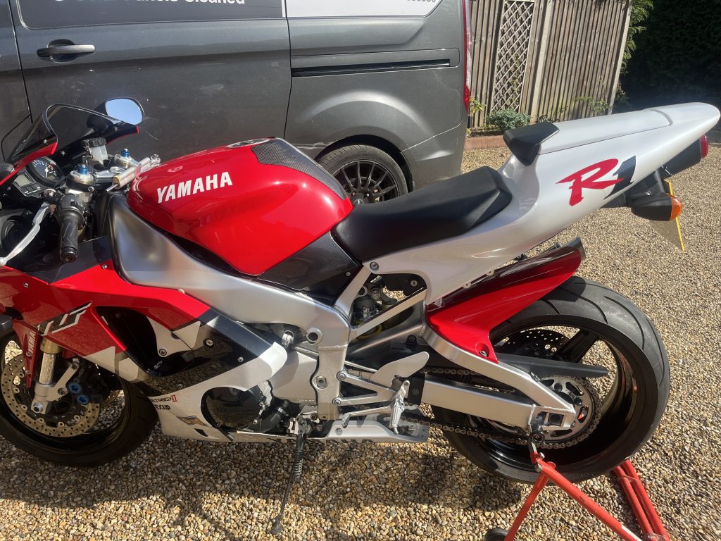 Yamaha R1 YZF