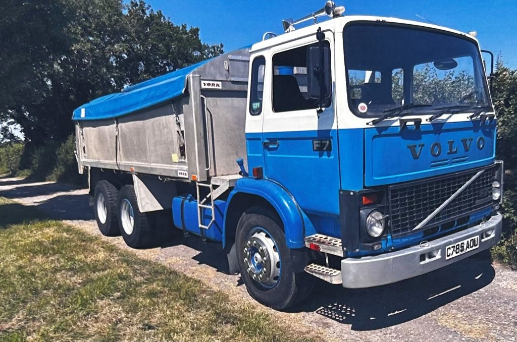 Volvo F7 6x2 Tipper