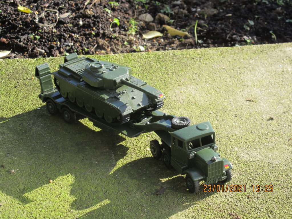 Dinky toys code 3 Scammell Explorer Tank transporter and tank
