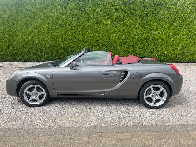 Toyota MR2 Mark 3 Red