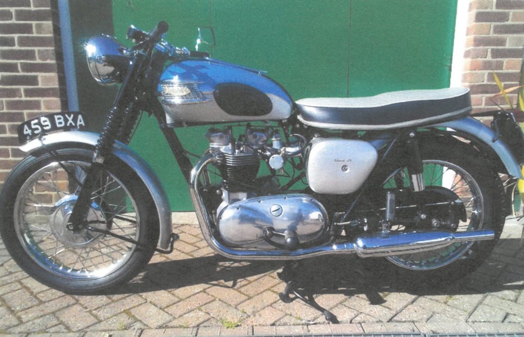 Triumph T120