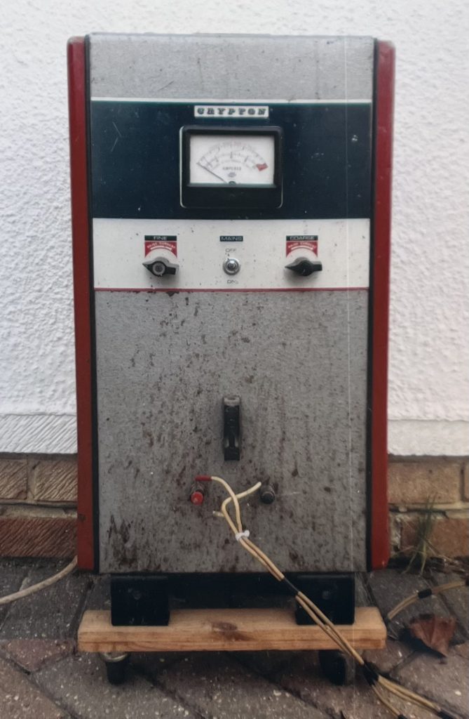Crypton' Battery Charger