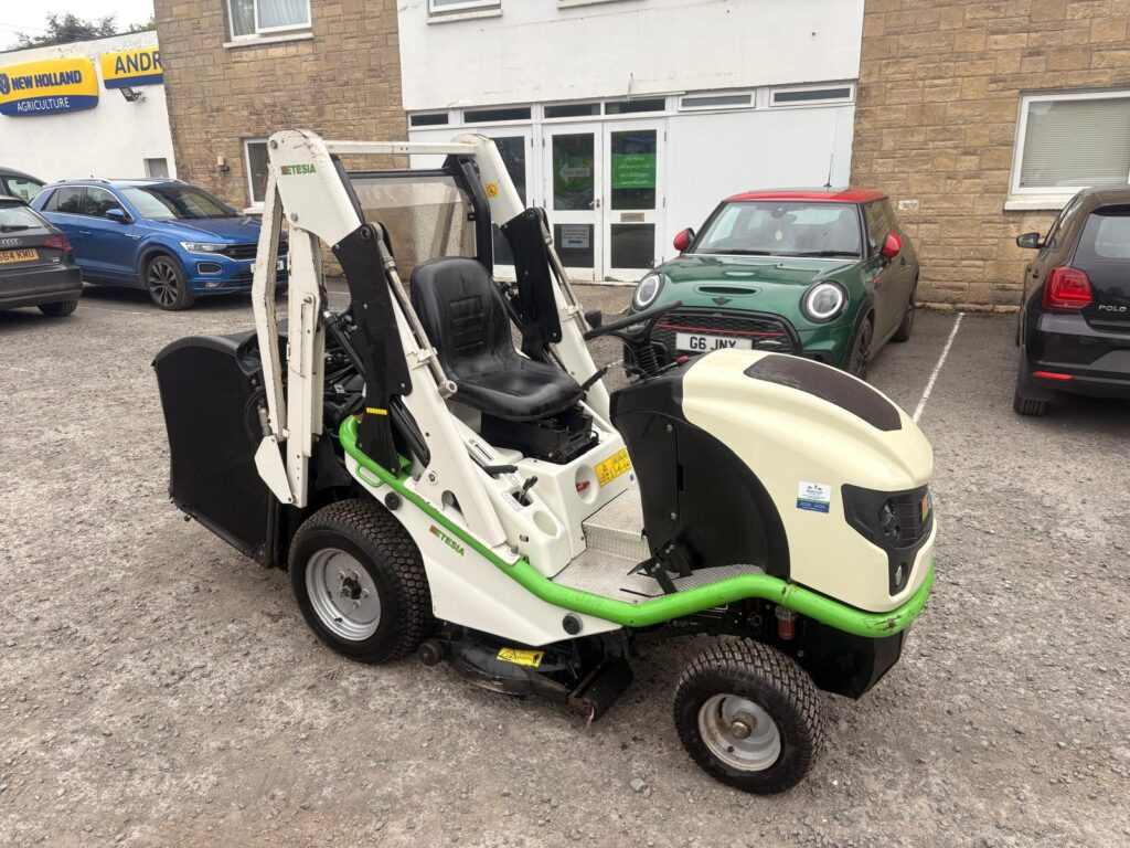 2016 ETESIA BUFFALO RIDE ON MOWER